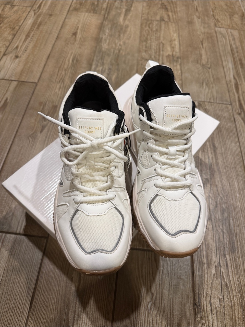 Brand NWT Zara men’s White and Black Athletic Court Sneakers